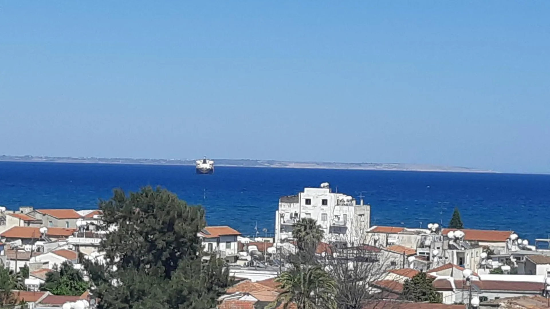 Apartmán Sea View Floral Suite - 2 Bedroom, Swimming Pool Larnaca