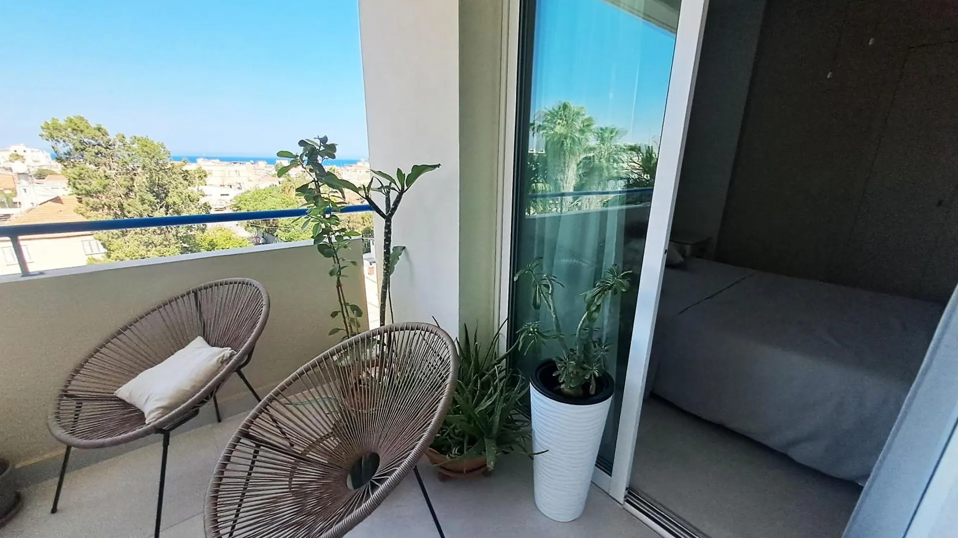 Διαμέρισμα Sea View Floral Suite - 2 Bedroom, Swimming Pool Λάρνακα Κύπρος