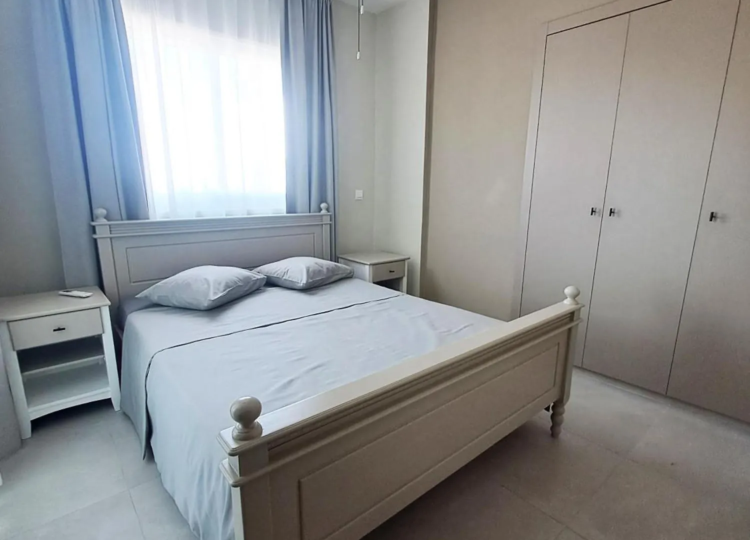 Apartmán Sea View Floral Suite - 2 Bedroom, Swimming Pool Larnaca