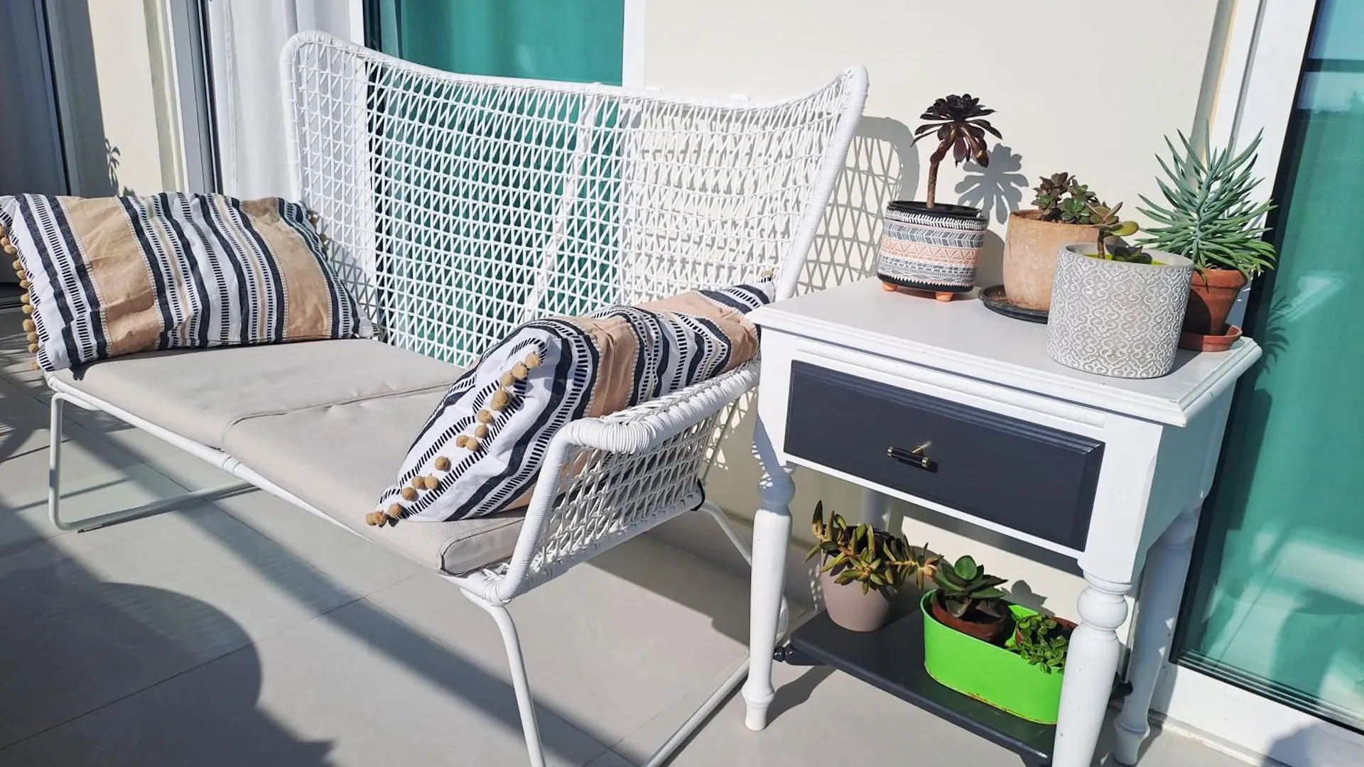 Sea View Floral Suite - 2 Bedroom, Swimming Pool Λάρνακα