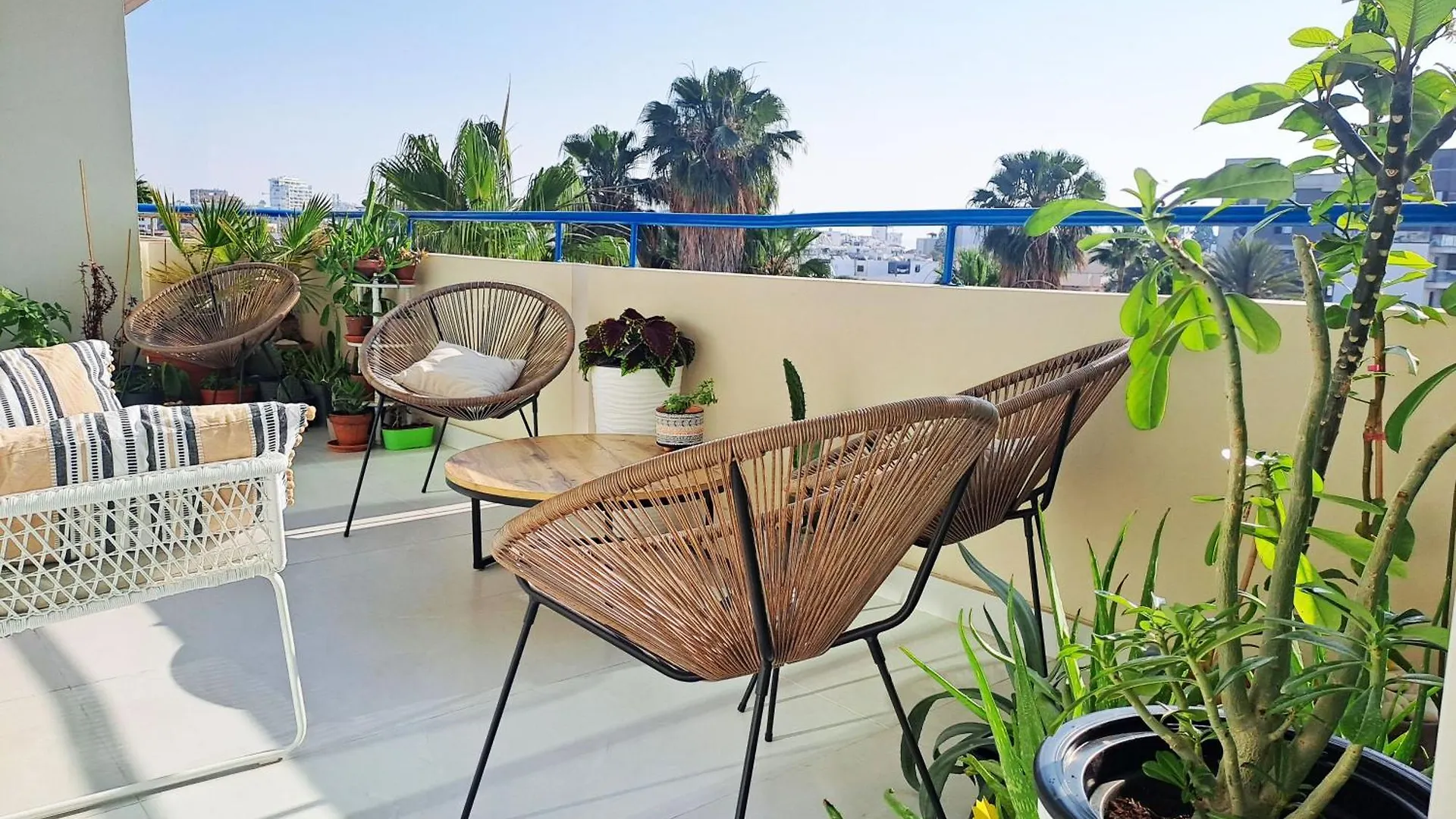 Sea View Floral Suite - 2 Bedroom, Swimming Pool Λάρνακα 0*,