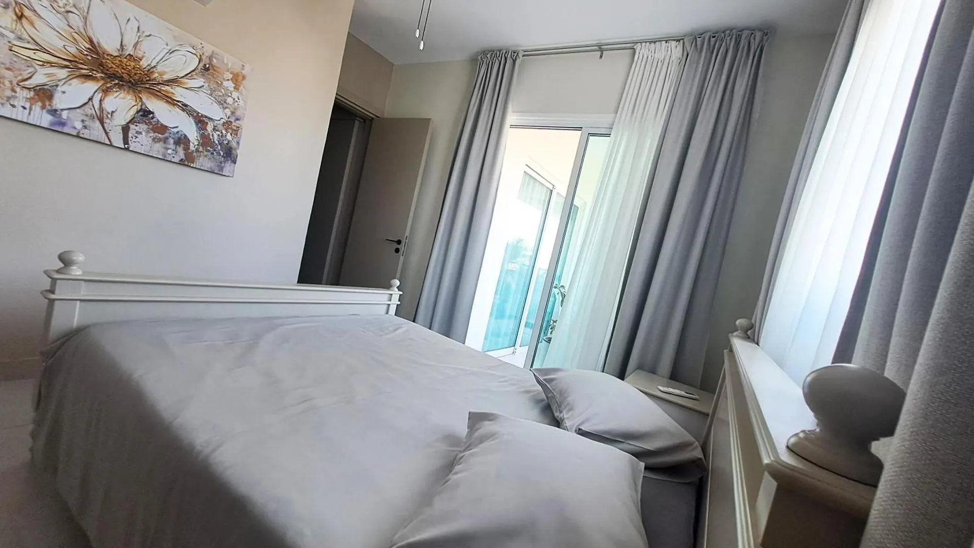 Sea View Floral Suite - 2 Bedroom, Swimming Pool Λάρνακα Διαμέρισμα