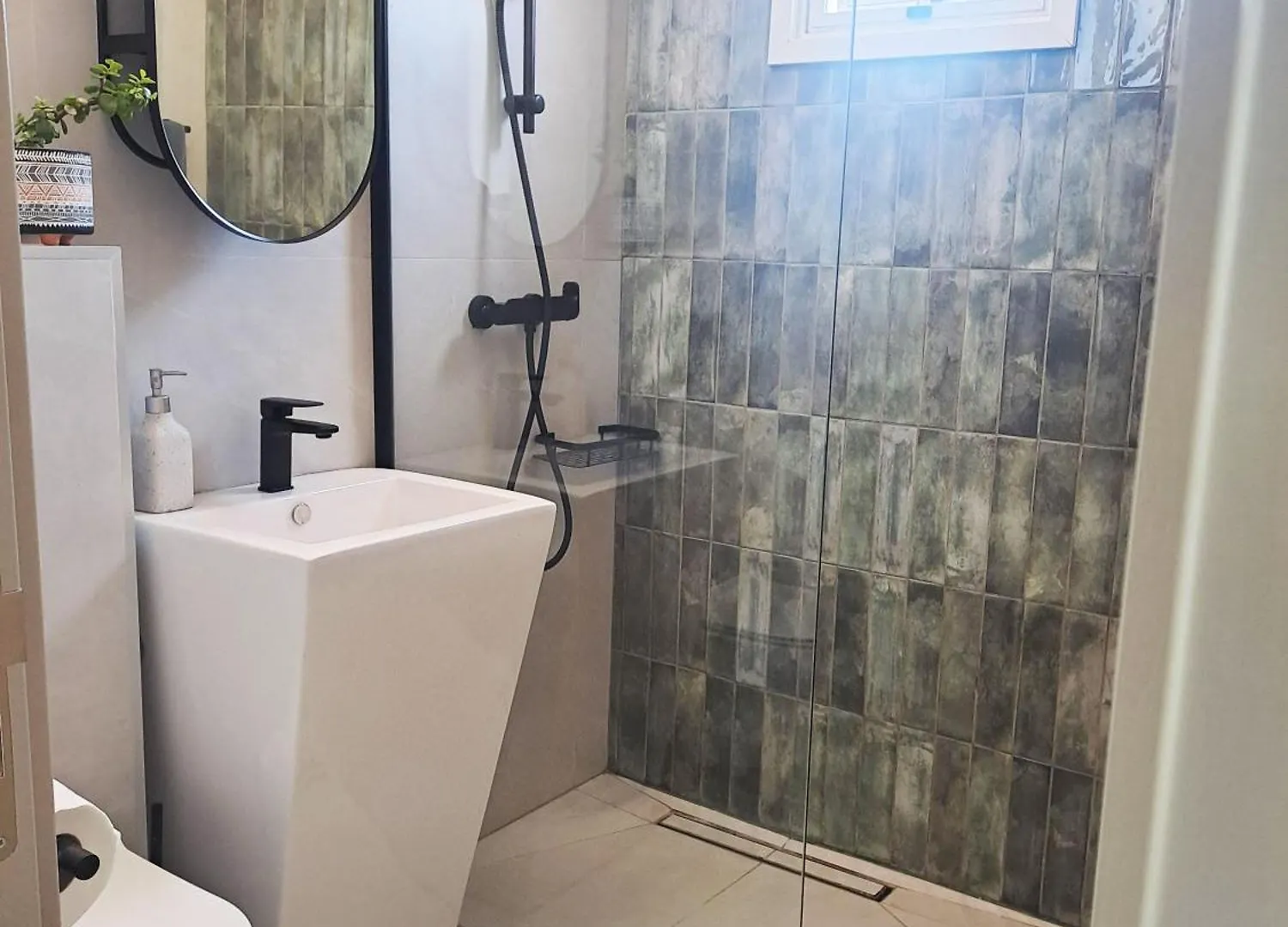 Διαμέρισμα Sea View Floral Suite - 2 Bedroom, Swimming Pool Λάρνακα