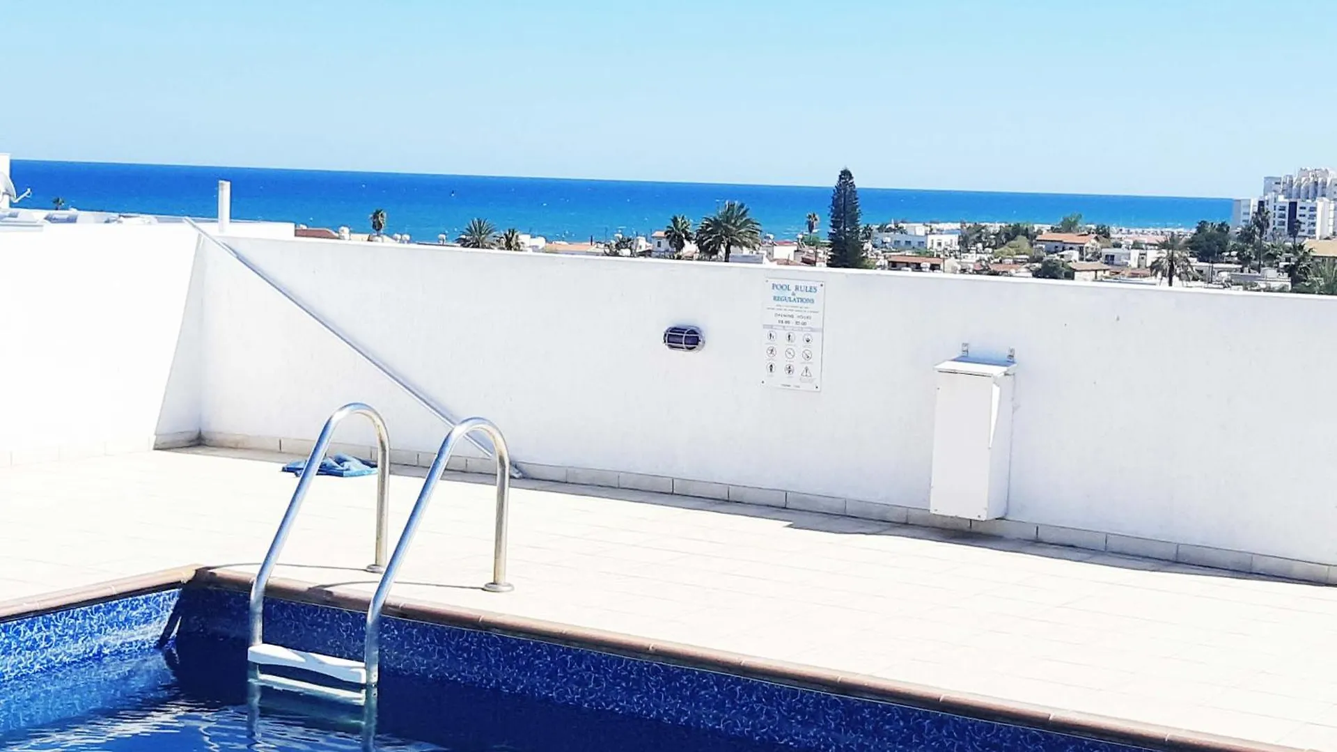 Sea View Floral Suite - 2 Bedroom, Swimming Pool Λάρνακα