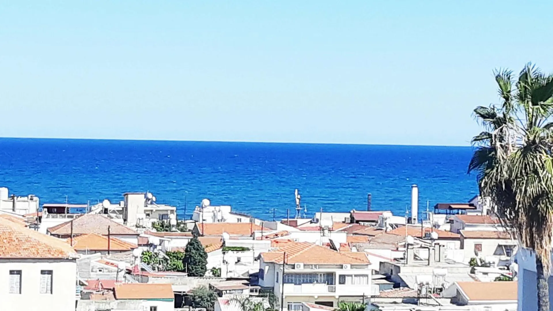 Διαμέρισμα Sea View Floral Suite - 2 Bedroom, Swimming Pool Λάρνακα